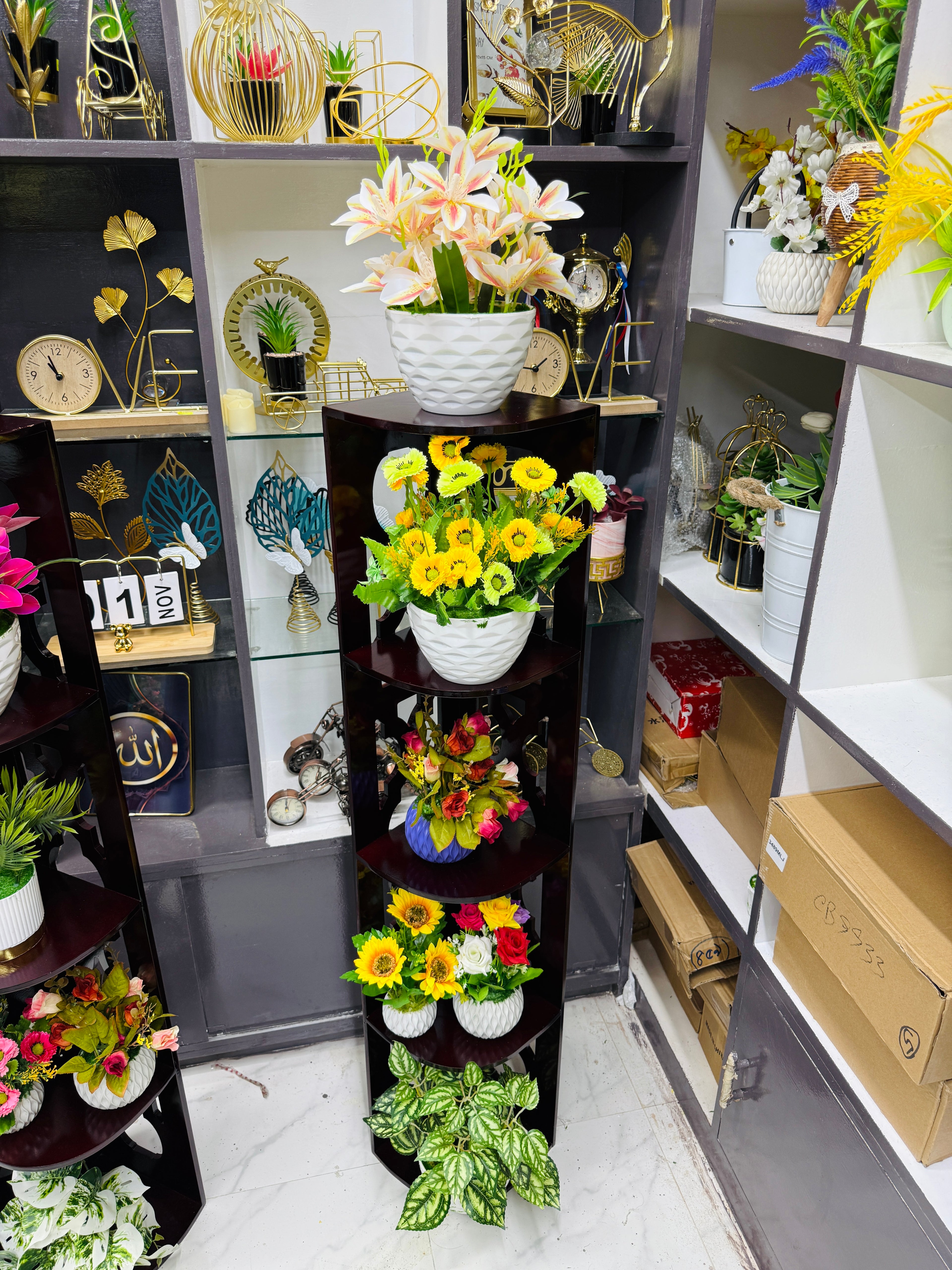 Mdf board Corner stand with luxurious chinese imported artificial Flowers comboo package set
