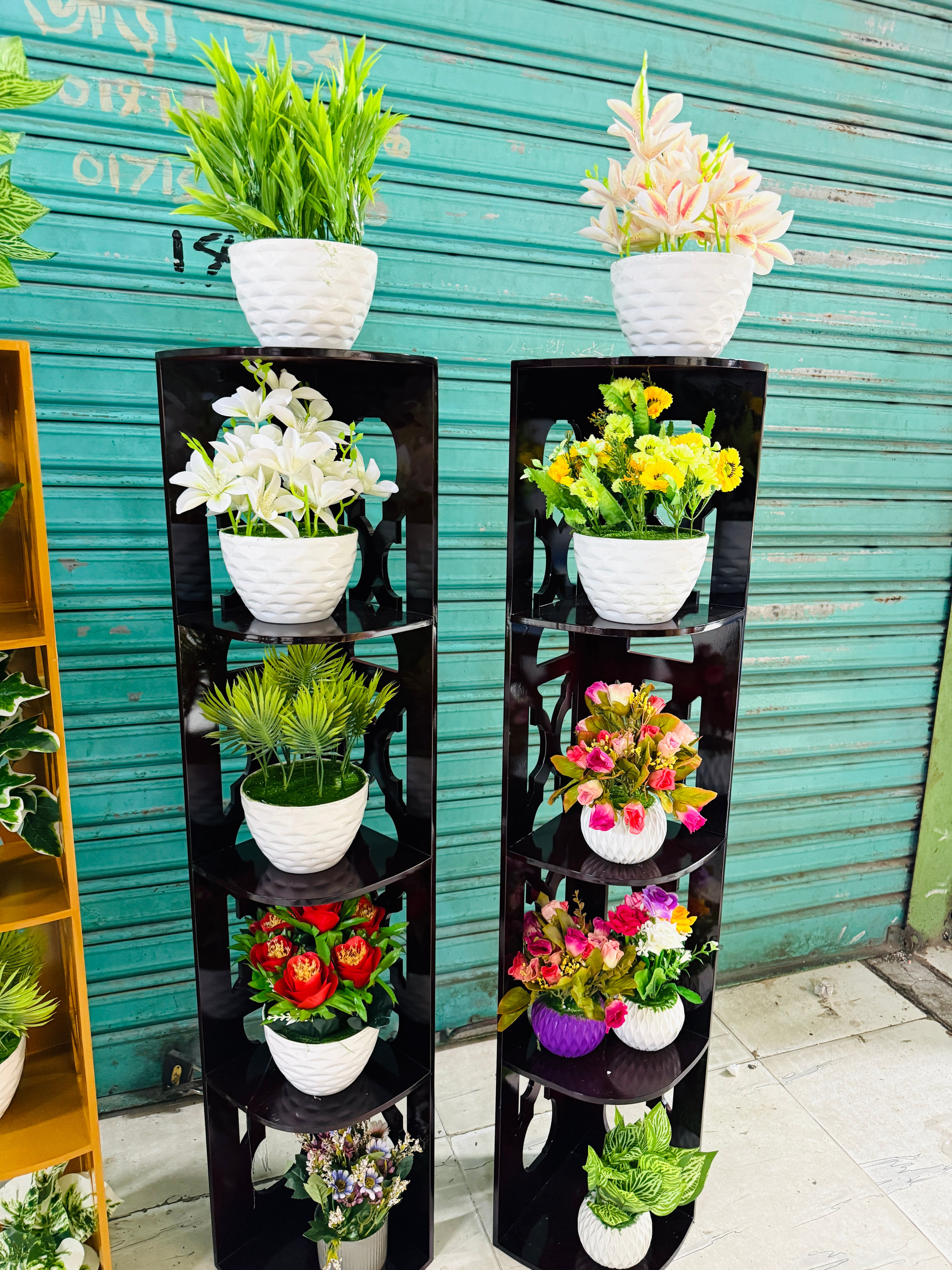 Mdf board Corner stand with luxurious chinese imported artificial Flowers comboo package set