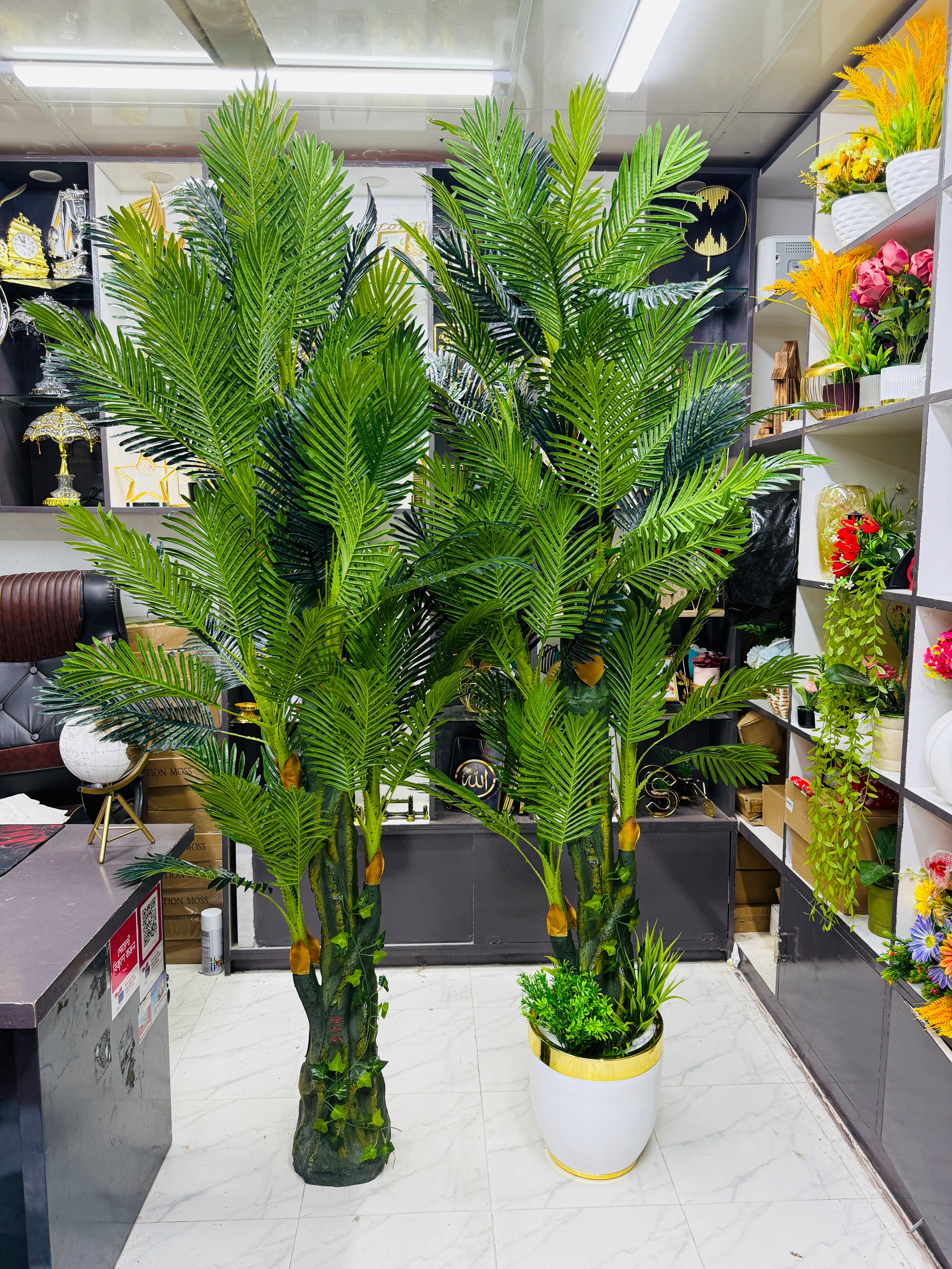 7 head bet tree 7 feet+ with luxurious planter.
