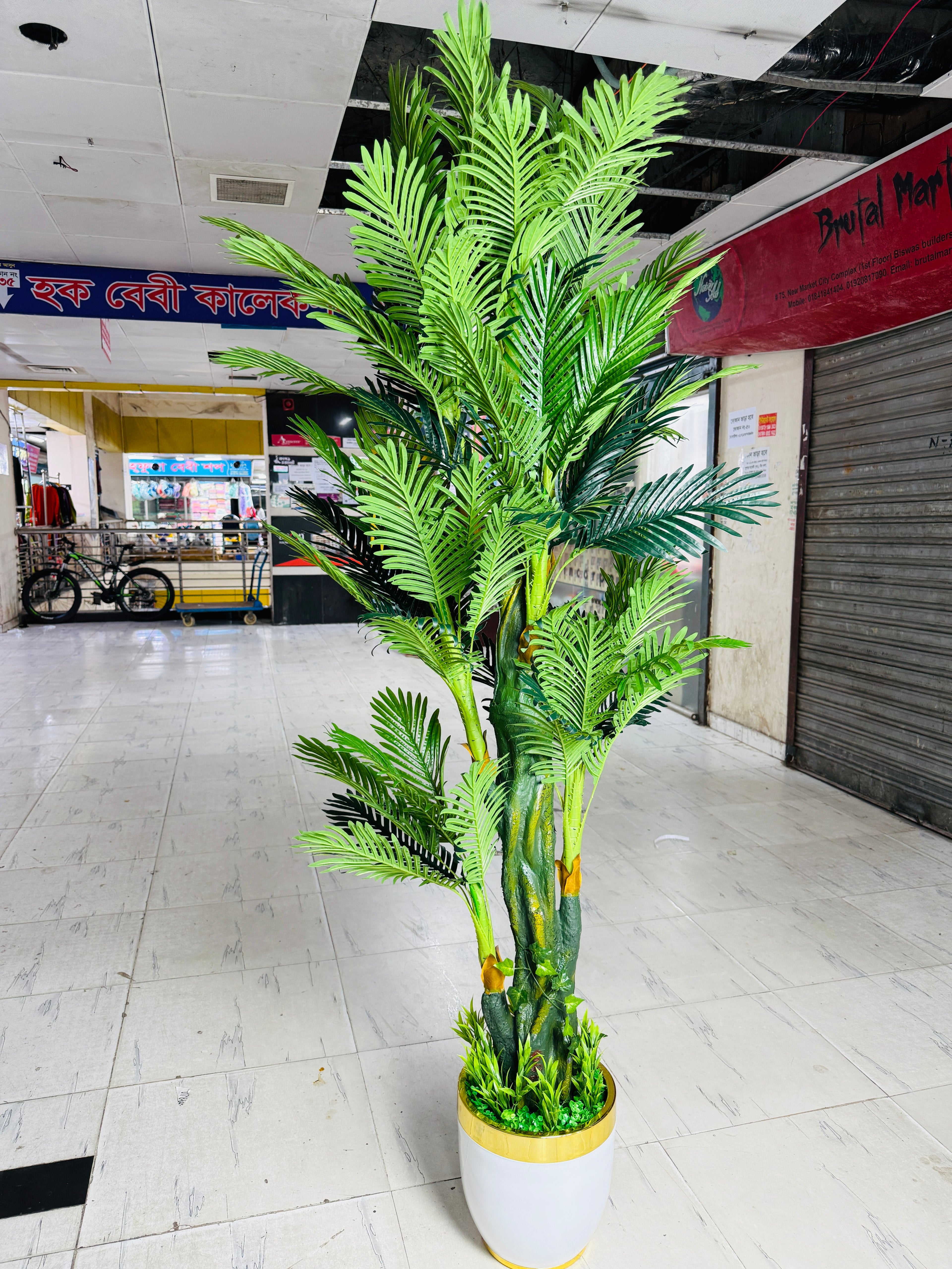 7 head bet tree 7 feet+ with luxurious planter and rubber grass setup