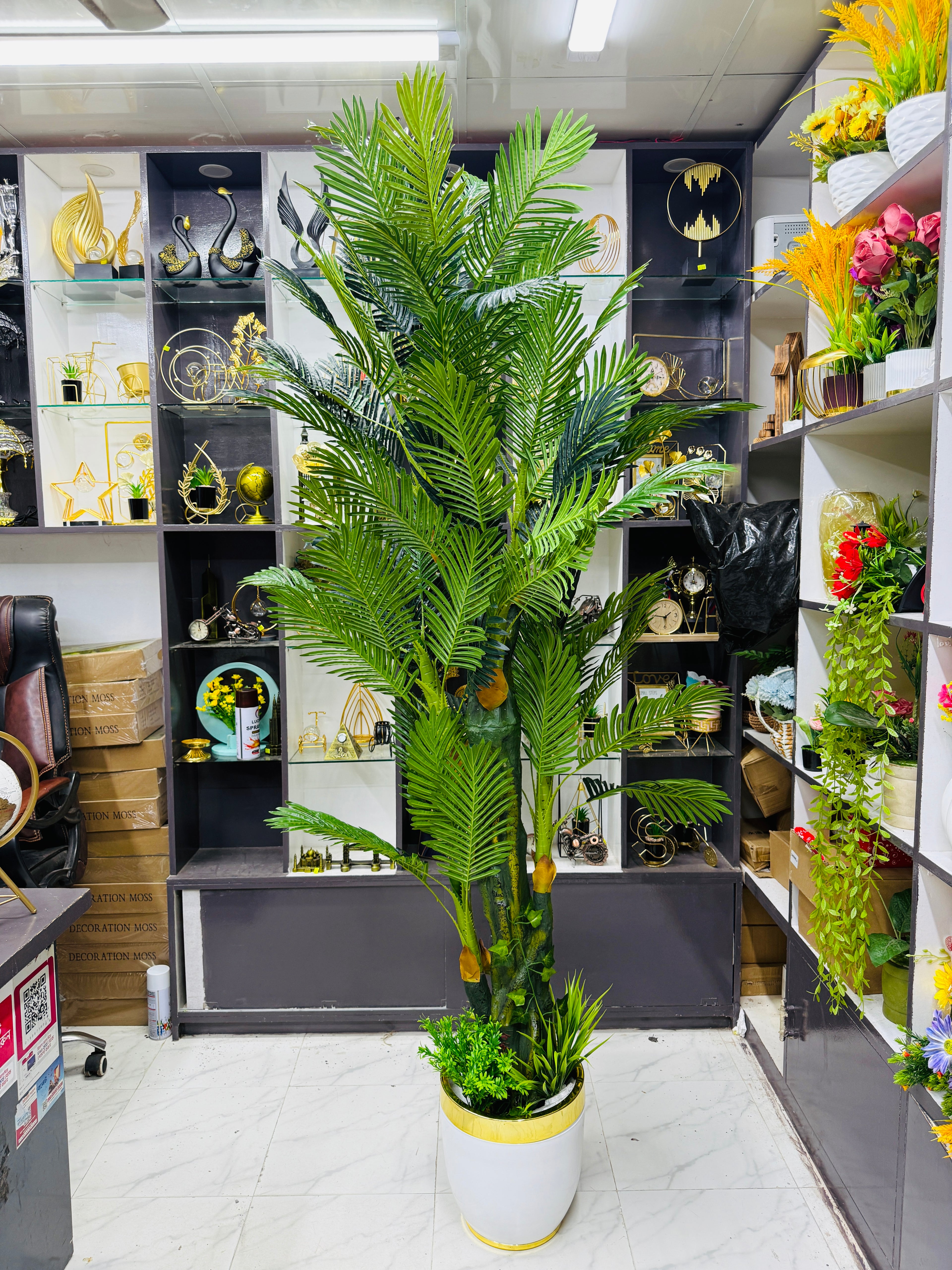 7 head bet tree 7 feet+ with luxurious planter.