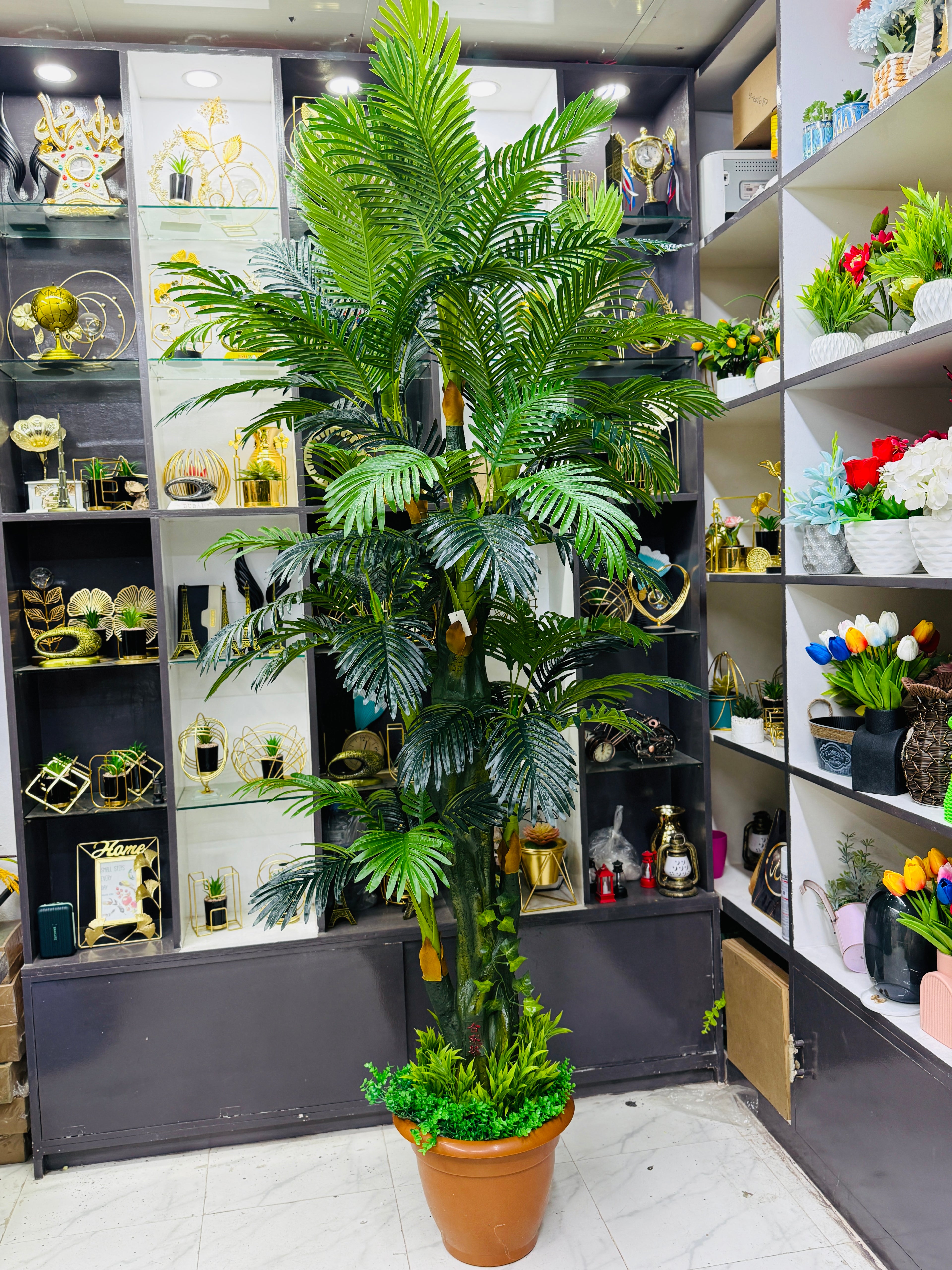 7 head bet tree 7 feet+ with luxurious planter and rubber grass setup