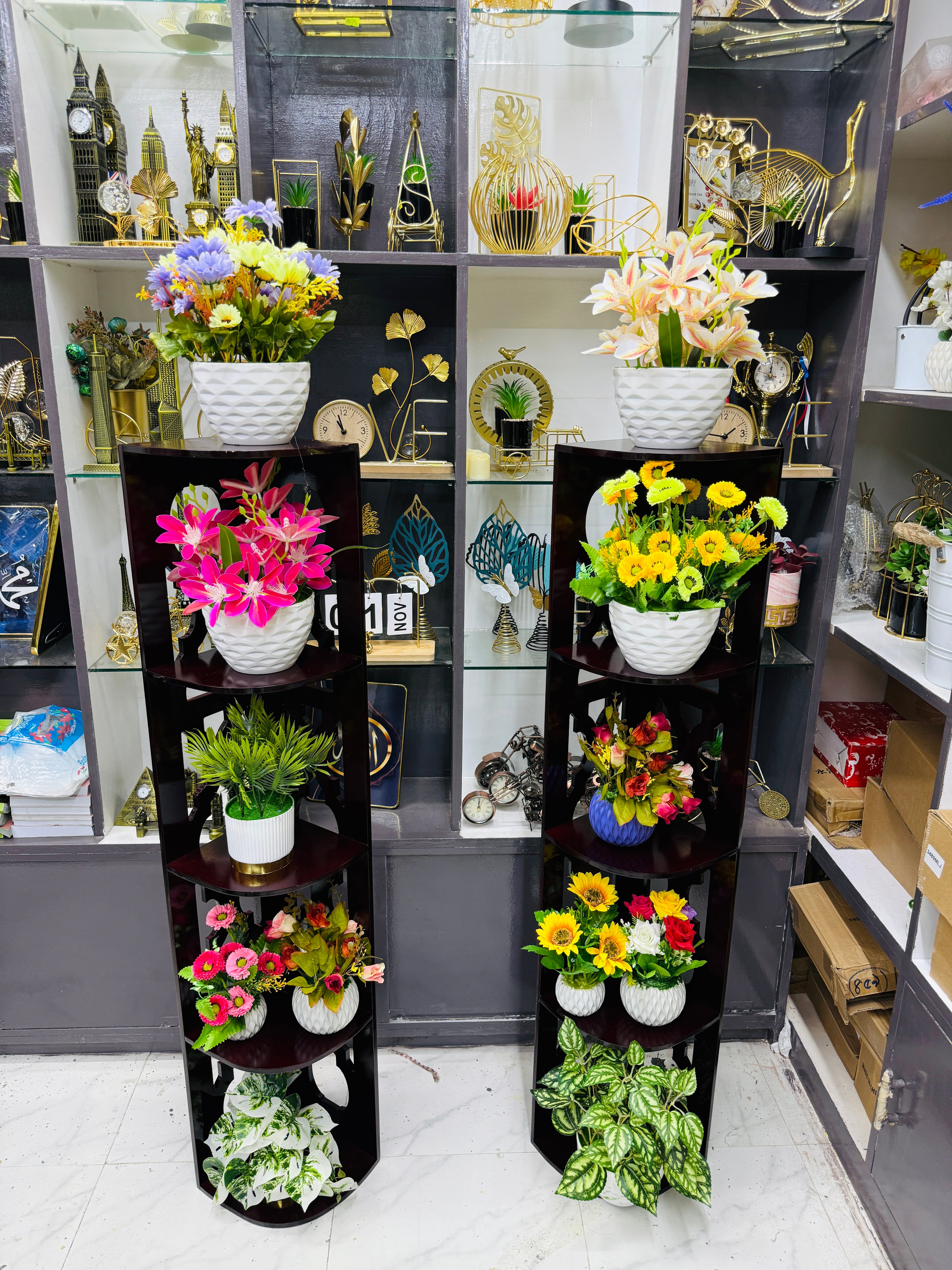Mdf board Corner stand with luxurious chinese imported artificial Flowers comboo package set