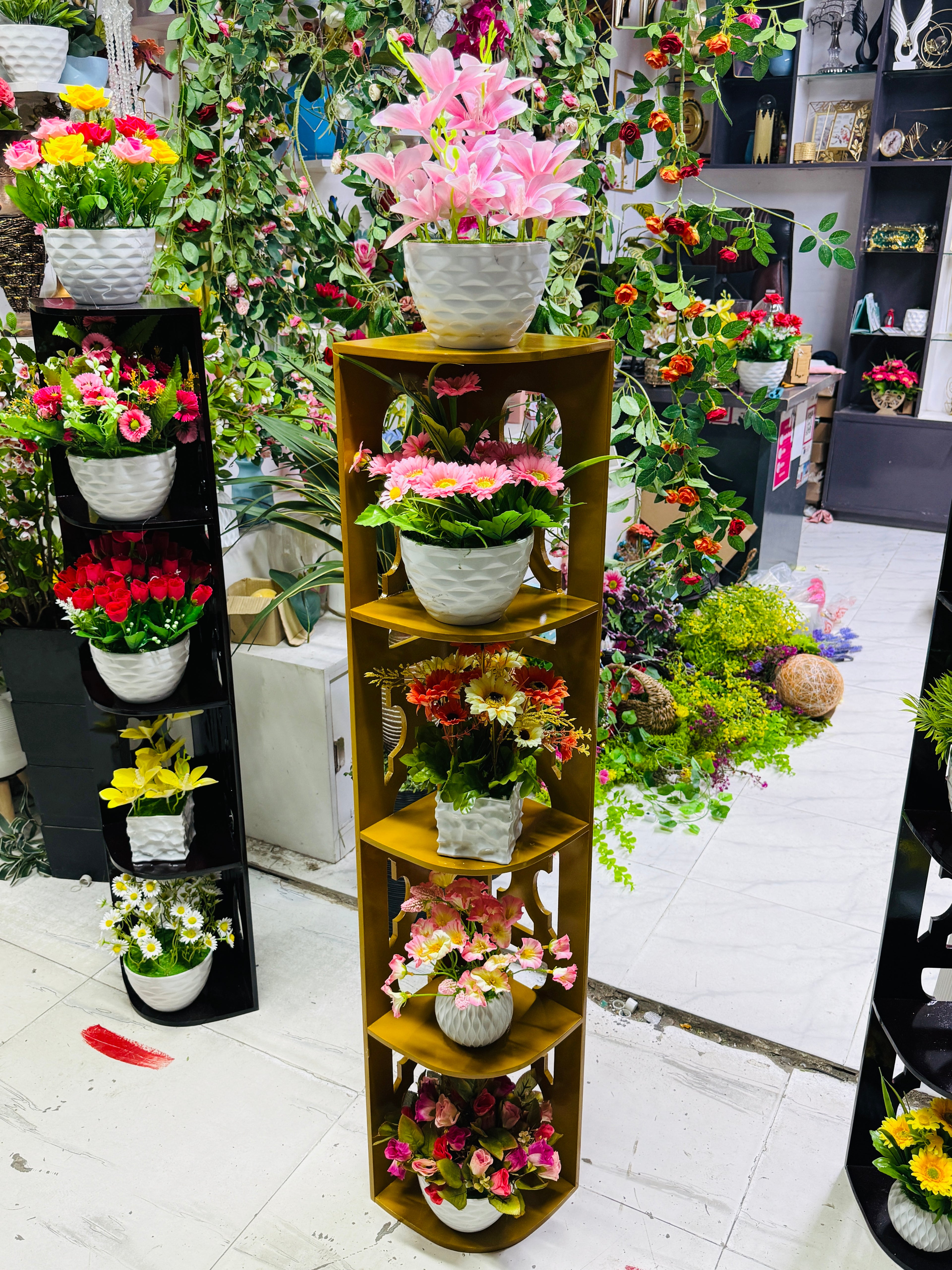 Mdf board Corner stand with luxurious chinese imported artificial Flowers comboo package set