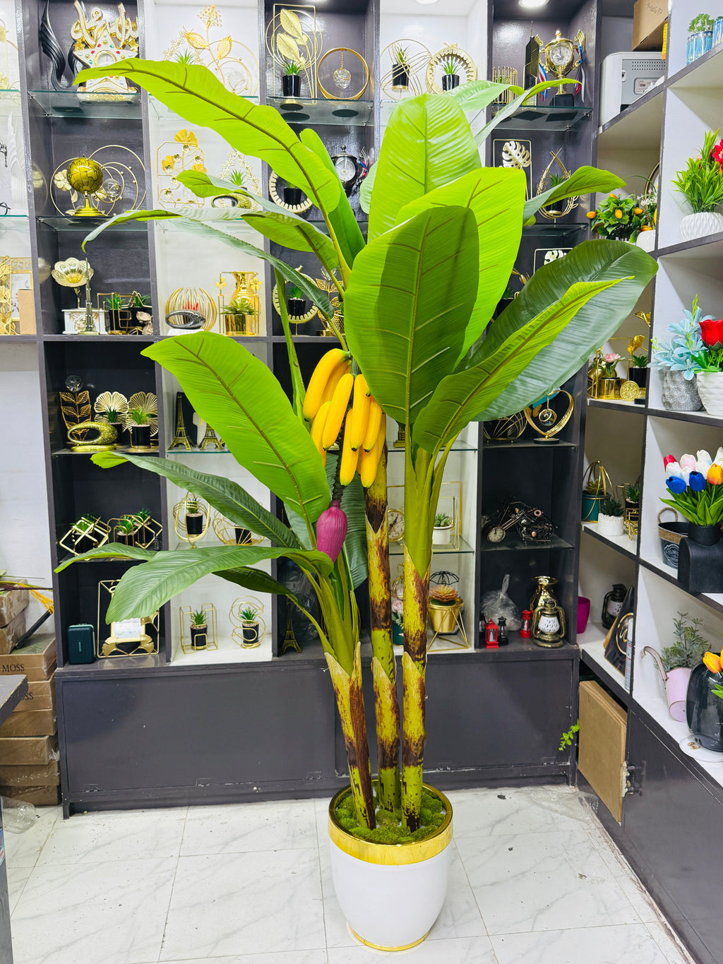 Premium quality chinese imported artificial banana tree with banana bunch and luxurious planter.