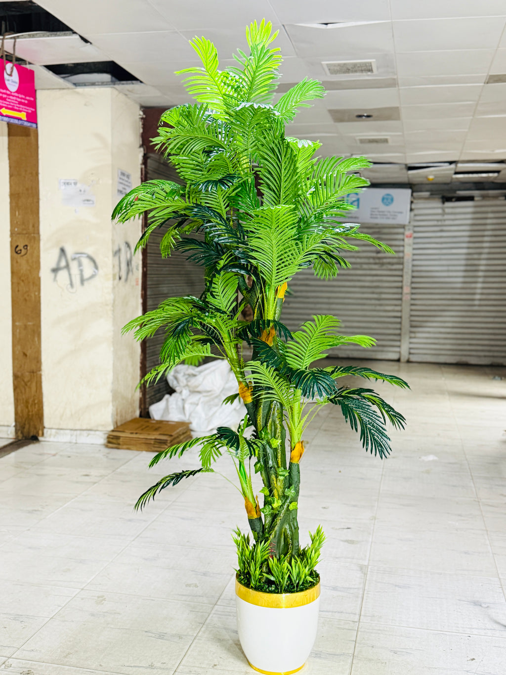 7 head bet tree 7 feet+ with luxurious planter and rubber grass setup