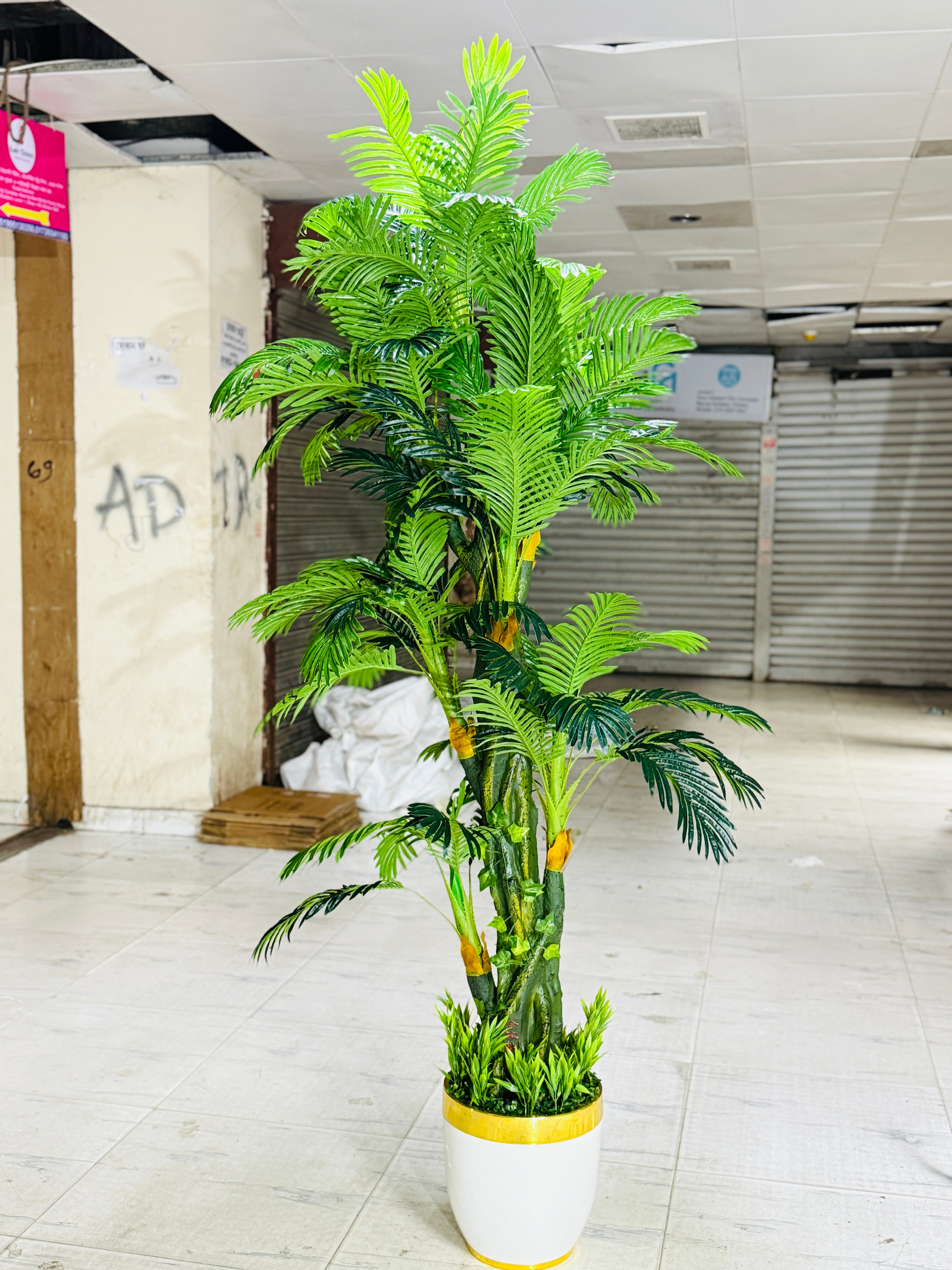 7 head bet tree 7 feet+ with luxurious planter and rubber grass setup
