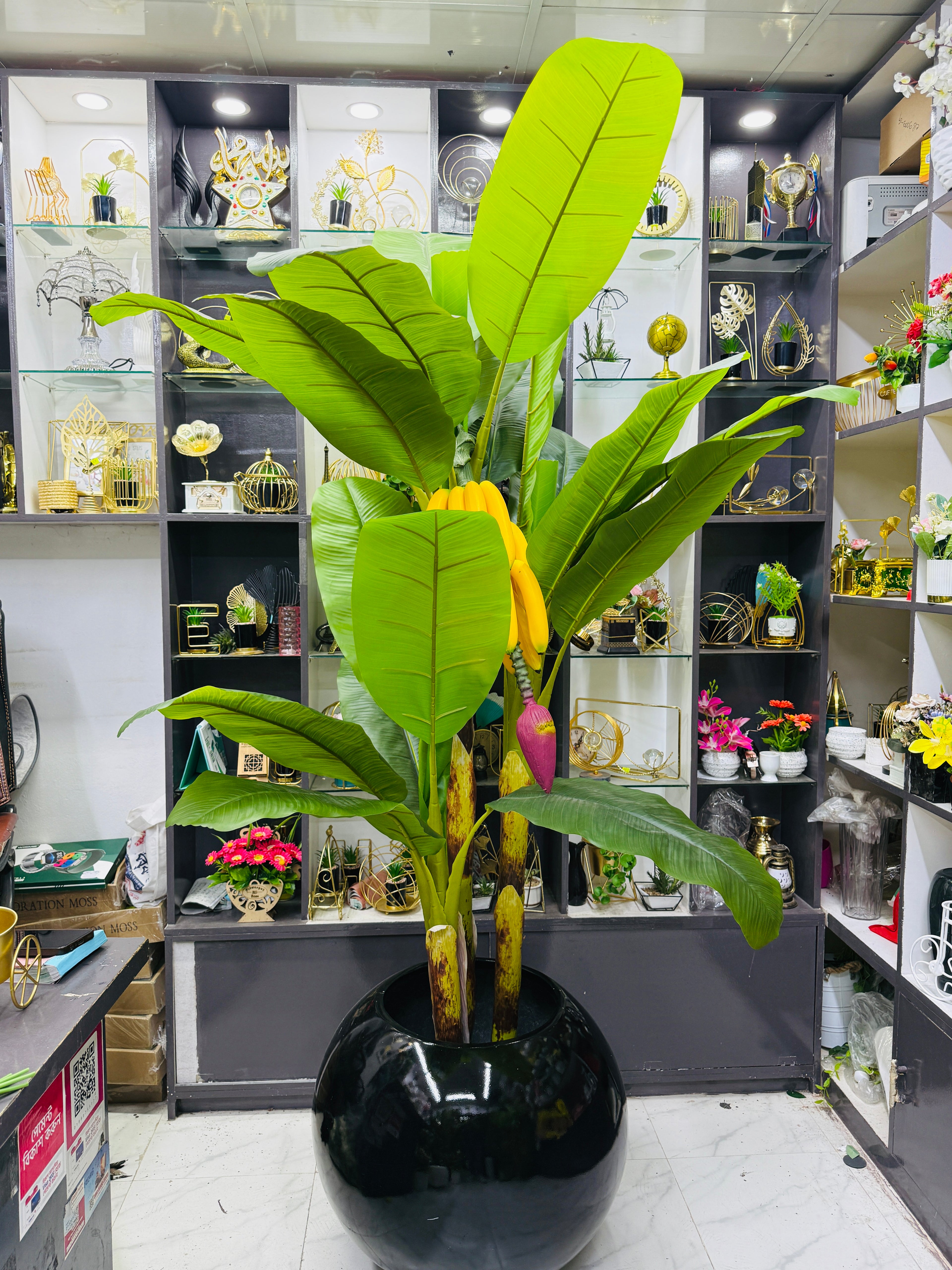 Premium quality chinese imported artificial banana tree with banana bunch and luxurious planter.