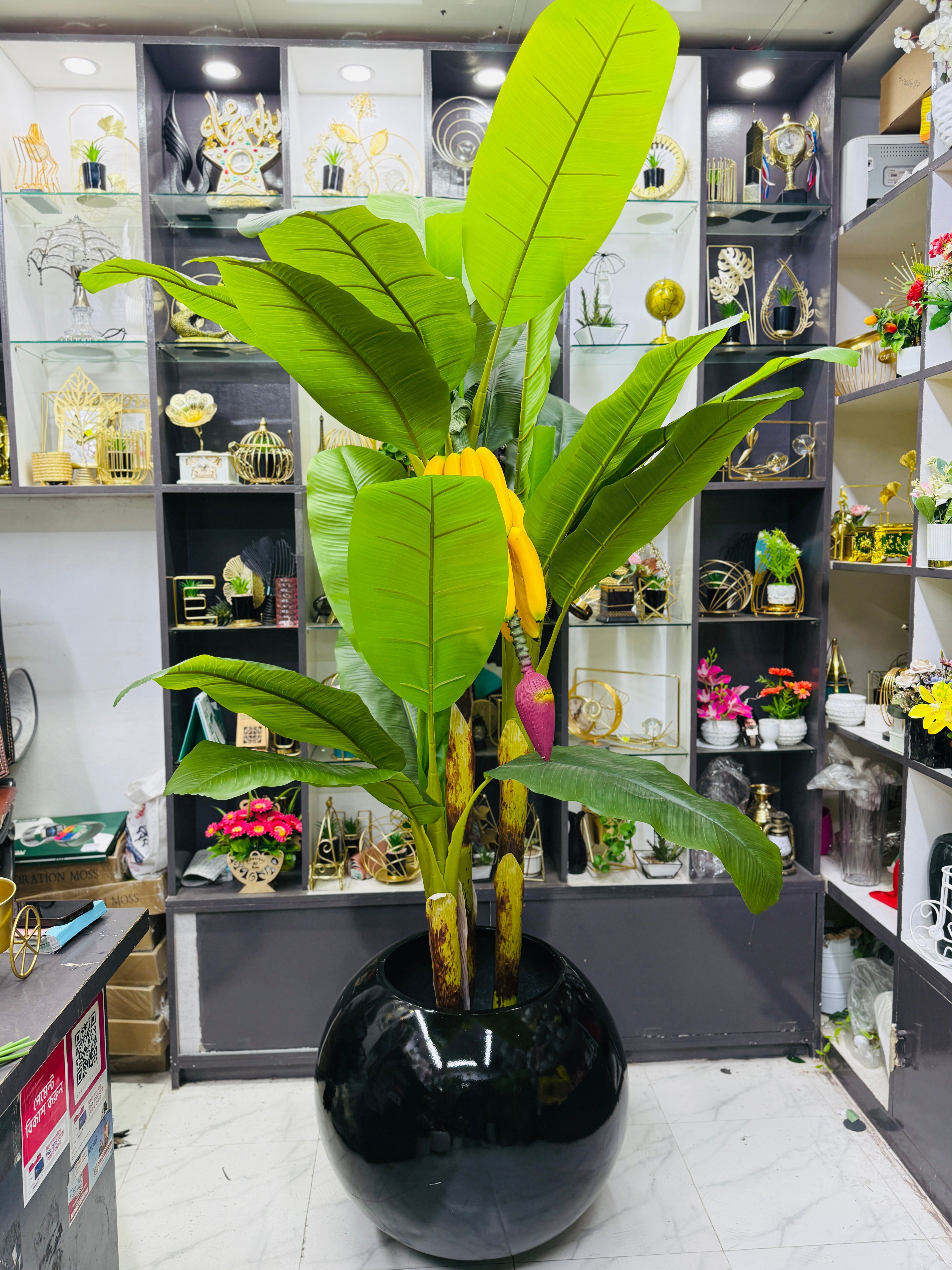 Premium quality chinese imported artificial banana tree with banana bunch and luxurious planter.